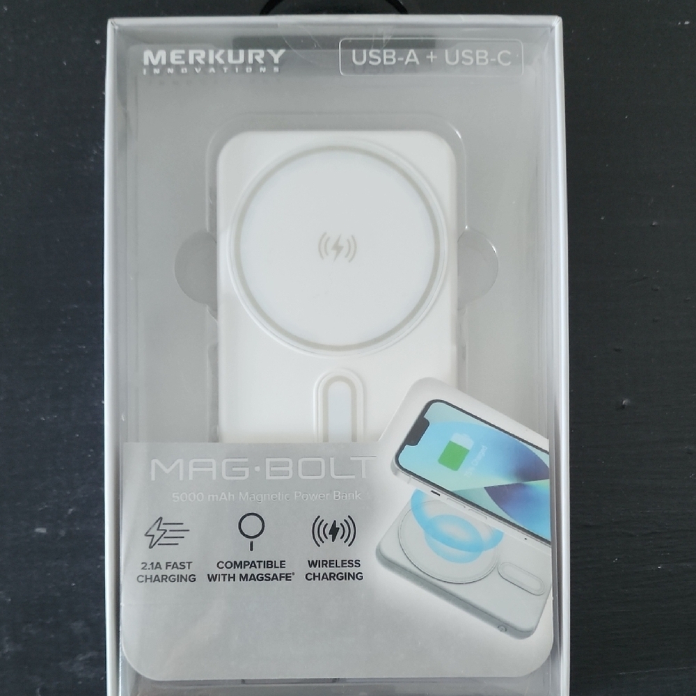 White Mag-Bolt Wireless Charger